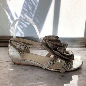 NEW Saks Fifth Avenue Metallic Silver Leather Rosette Flat Sandal Size 8.5 M